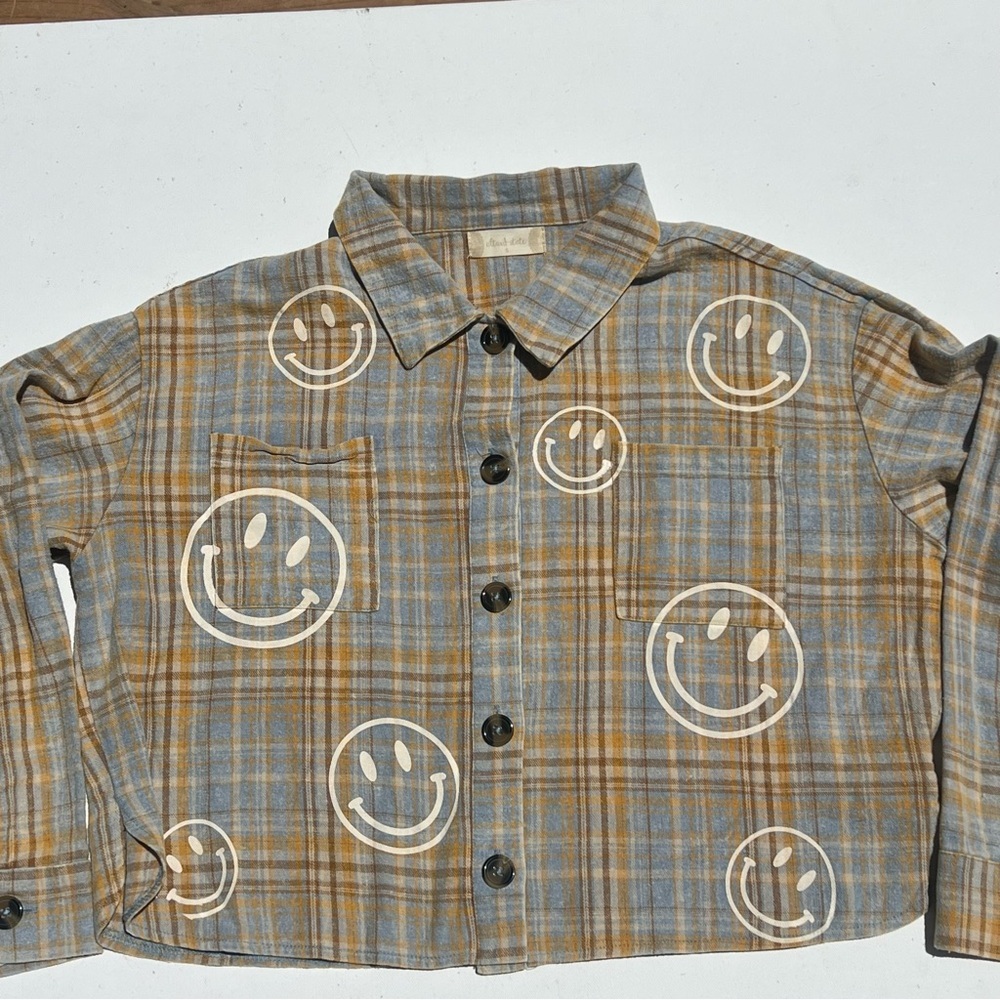Altar’d State tan/blue plaid with smiley face crop shirt - Picture 4 of 7